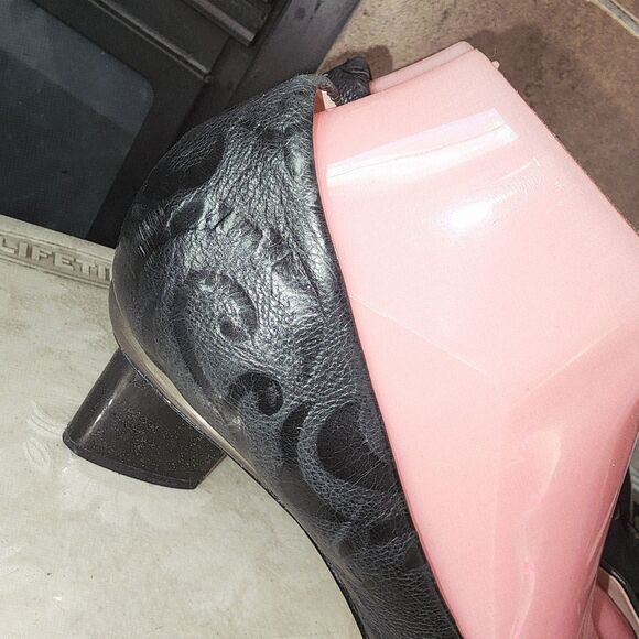 CAROLINNA ESPINOSA CELINE 8.5 Black Embossed Leather Slip On Swirl Classy Heels - Picture 7 of 16